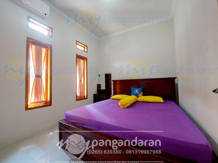  Tampilan Kamar Tidur Pondok Alin17 Pangandaran<br />
Lantai 1, di lengkapi AC dan bed ukuran 180x200