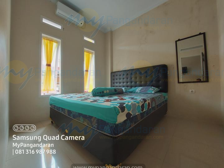  Tampilan Kamar Tidur Pondok Alin 2 Pangandaran<br />
di lengkapi AC dan bed ukuran 180x200<br />

