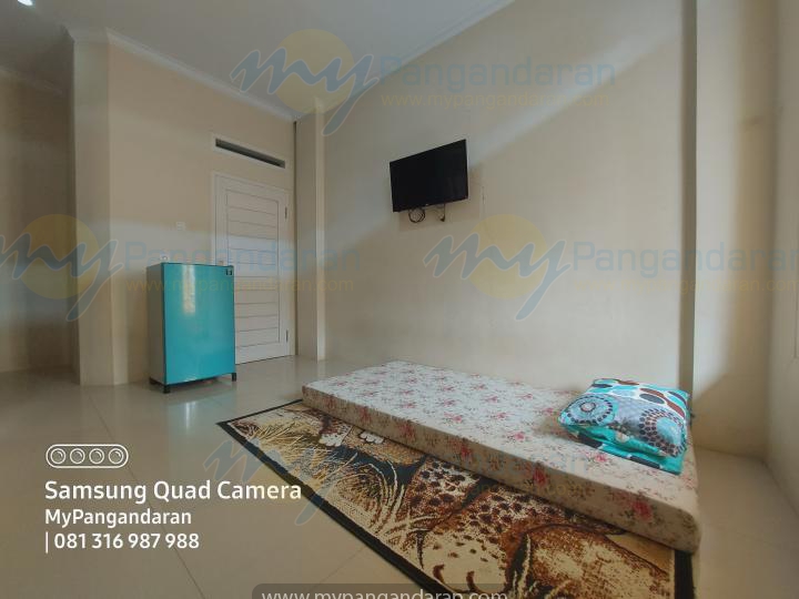 Tampilan Ruang keluarga Pondok Alin 2Pangandaran<br />
di lengkapi dengan TV, Kulkas, Dispenser dan Free Extra Bed 1